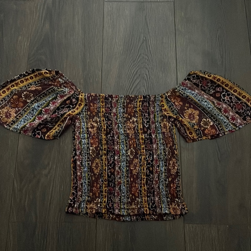 Target brand top. Size xs in women’s. No stains in perfect shape!